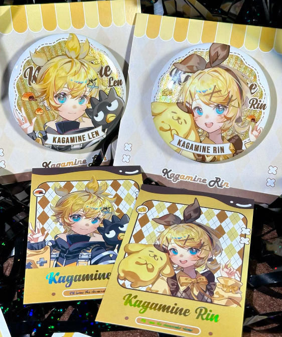 Kagamine Rin & Len – “Pudding Series” Badge & Polaroid