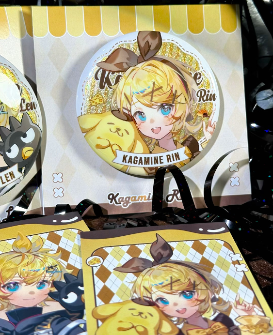 Kagamine Rin & Len – “Pudding Series” Badge & Polaroid